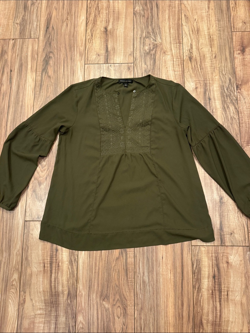 Banana Republic Olive Green Embroidered V-Neck Tunic Size Medium